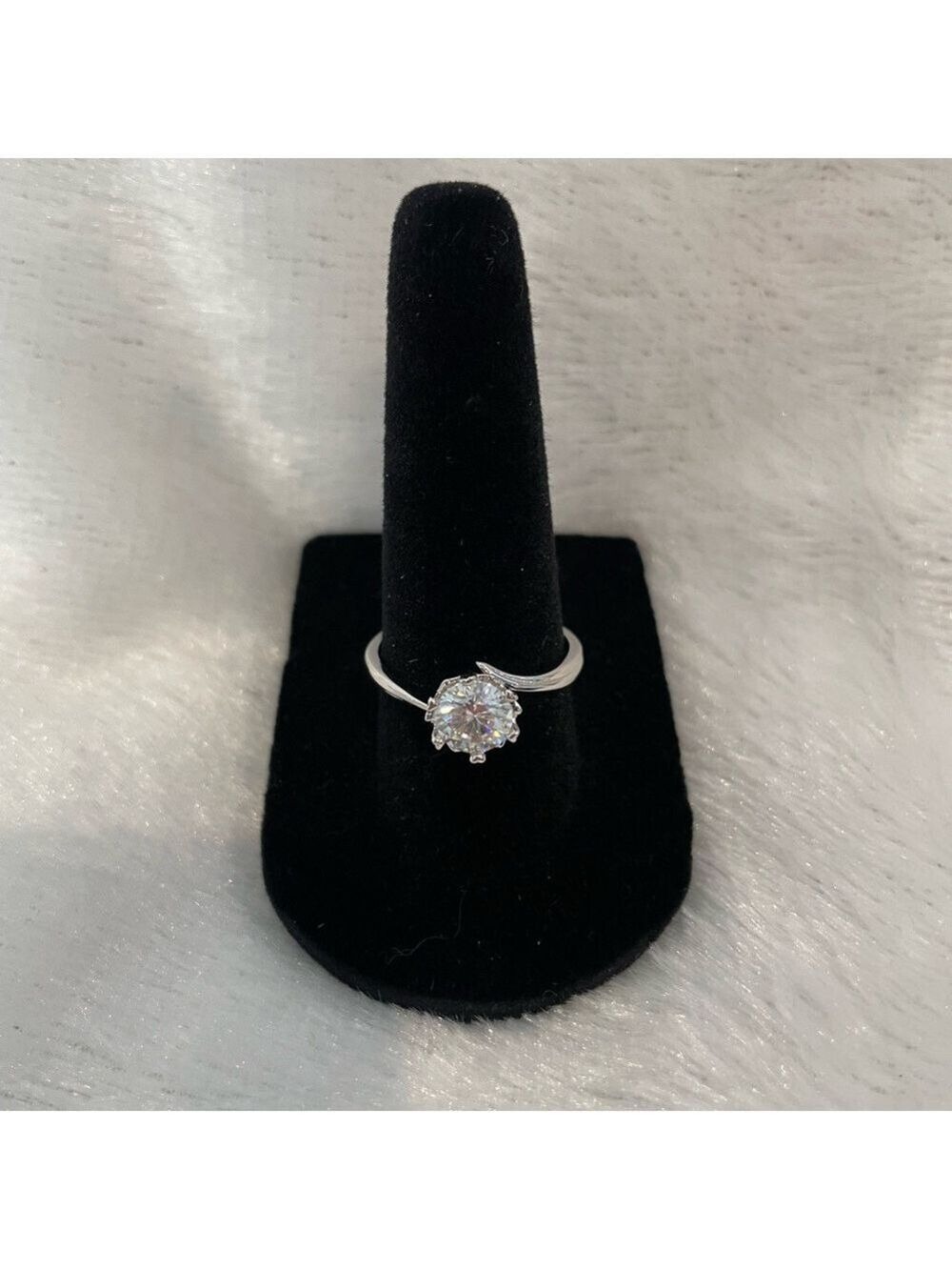Woman’s Moissanite solitaire woman’s ring size 8